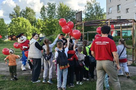 Детский праздник во дворе на проспекте Строителей в Иванове
