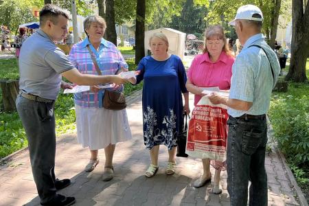 Коммунисты и комсомольцы Ивановской области поздравили жителей восьми муниципалитетов с днями городов и районов