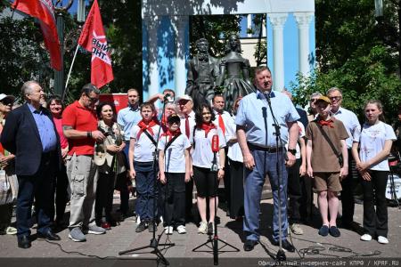 Руководитель фракции КПРФ в Мособлдуме Александр Наумов принял участие в мероприятии, посвященном Дню Русского языка