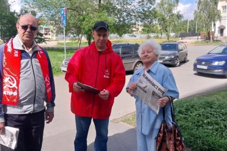 Саратовская область. Коммунисты Балаково провели Народный референдум на улицах города