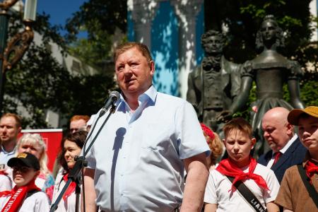 День Русского языка: Он числится по России