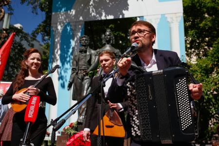 День Русского языка: Он числится по России