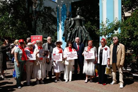 День Русского языка: Он числится по России