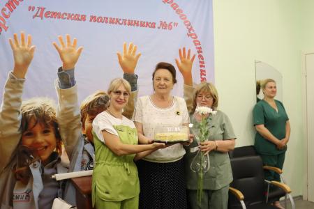 В преддверии Дня медицинского работника первый секретарь Сталинградского обкома КПРФ Тамара Головачева побывала в учреждениях здравоохранения своего избирательного округа