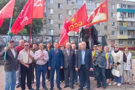 Вставай, страна огромная, вставай на смертный бой! В Балаково почтили память павших в годы Великой Отечественной войны