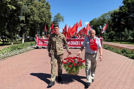 «Только социализм спасет мир от войн!»: В Нижегородской области коммунисты почтили память героев Великой Отечественной войны