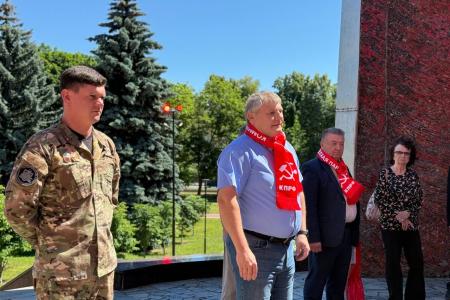 «Только социализм спасет мир от войн!»: В Нижегородской области коммунисты почтили память героев Великой Отечественной войны