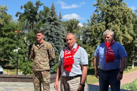 «Только социализм спасет мир от войн!»: В Нижегородской области коммунисты почтили память героев Великой Отечественной войны