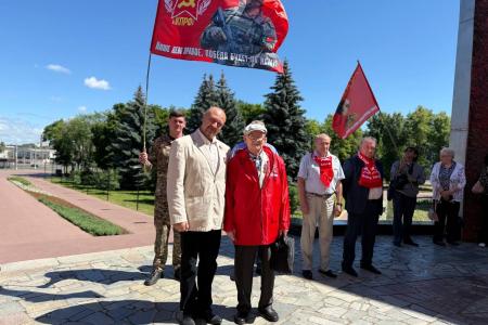 «Только социализм спасет мир от войн!»: В Нижегородской области коммунисты почтили память героев Великой Отечественной войны