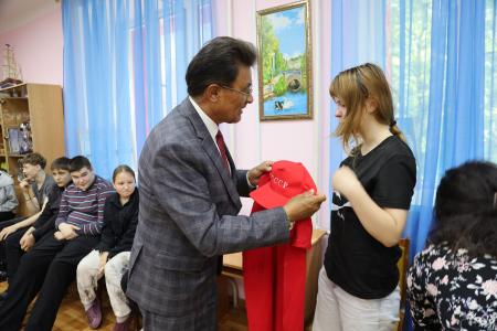 Александр Ющенко в Уфе поздравил детей с праздником и посетил учреждения, где помогают обрести уверенность в будущем