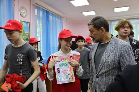 Александр Ющенко в Уфе поздравил детей с праздником и посетил учреждения, где помогают обрести уверенность в будущем
