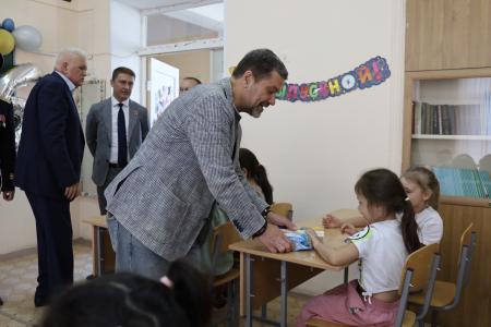 Александр Ющенко в Уфе поздравил детей с праздником и посетил учреждения, где помогают обрести уверенность в будущем