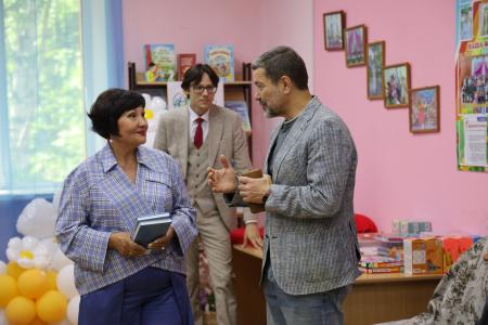 Александр Ющенко в Уфе поздравил детей с праздником и посетил учреждения, где помогают обрести уверенность в будущем