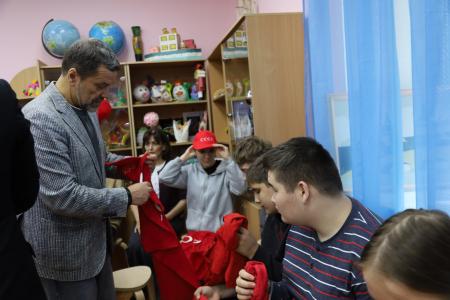 Александр Ющенко в Уфе поздравил детей с праздником и посетил учреждения, где помогают обрести уверенность в будущем