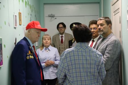 Александр Ющенко в Уфе поздравил детей с праздником и посетил учреждения, где помогают обрести уверенность в будущем