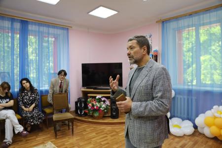 Александр Ющенко в Уфе поздравил детей с праздником и посетил учреждения, где помогают обрести уверенность в будущем