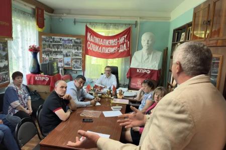Голос глубинки должен быть услышан: Владимир Исаков проводит встречи с жителями Калужской области
