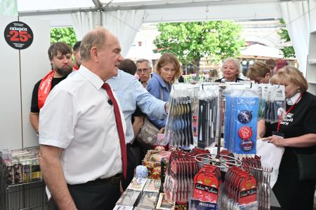 От учебников истории до Программы Победы: Г.А. Зюганов посетил книжный фестиваль на Красной площади