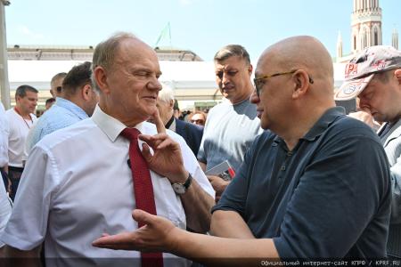 От учебников истории до Программы Победы: Г.А. Зюганов посетил книжный фестиваль на Красной площади