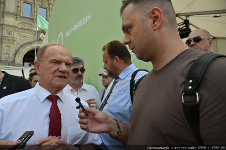 От учебников истории до Программы Победы: Г.А. Зюганов посетил книжный фестиваль на Красной площади