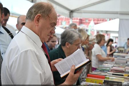 От учебников истории до Программы Победы: Г.А. Зюганов посетил книжный фестиваль на Красной площади