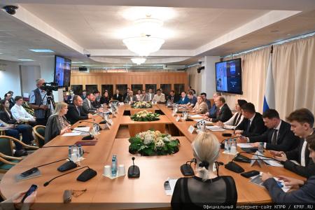 Битва за интеллект на круглом столе КПРФ: как Россия планирует возвращать технологический суверенитет