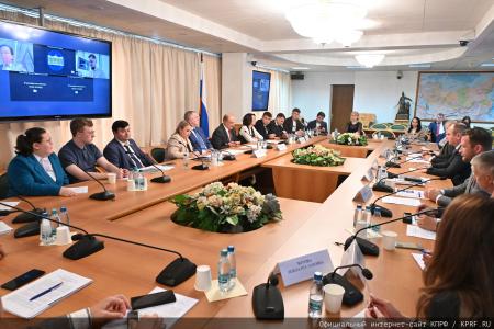 Битва за интеллект на круглом столе КПРФ: как Россия планирует возвращать технологический суверенитет
