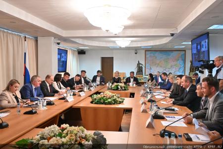 Битва за интеллект на круглом столе КПРФ: как Россия планирует возвращать технологический суверенитет