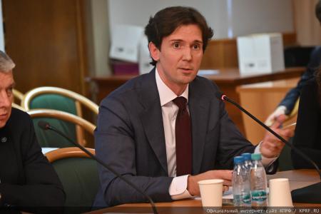 Битва за интеллект на круглом столе КПРФ: как Россия планирует возвращать технологический суверенитет