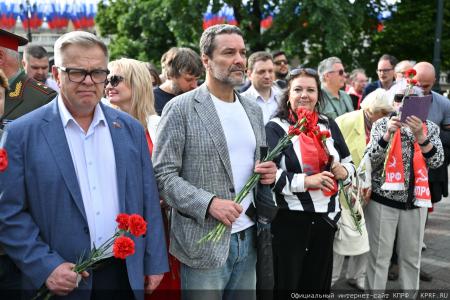 «Программа Победы» и верность подвигу предков: Г.А. Зюганов возглавил памятные мероприятия у Кремлёвской стены