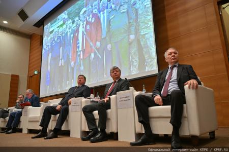 «От страха расплавилась совесть»: Г.А. Зюганов разгромил фейки о вкладах и отмобилизовал КПРФ на «Программу Победы»