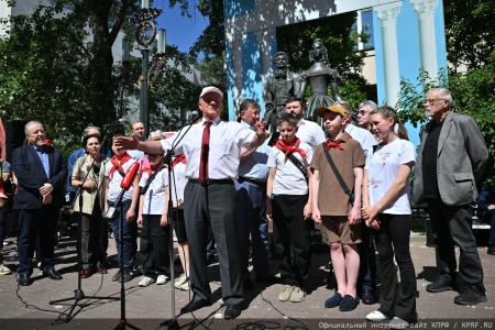 Г.А. Зюганов: Чтобы стать похожим на Пушкина, надо быть свободным, независимым и правдивым