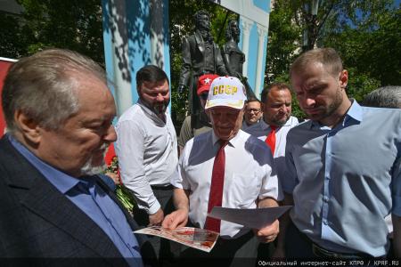Г.А. Зюганов: Чтобы стать похожим на Пушкина, надо быть свободным, независимым и правдивым