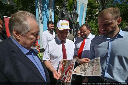 Г.А. Зюганов: Чтобы стать похожим на Пушкина, надо быть свободным, независимым и правдивым