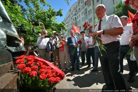 Г.А. Зюганов: Чтобы стать похожим на Пушкина, надо быть свободным, независимым и правдивым