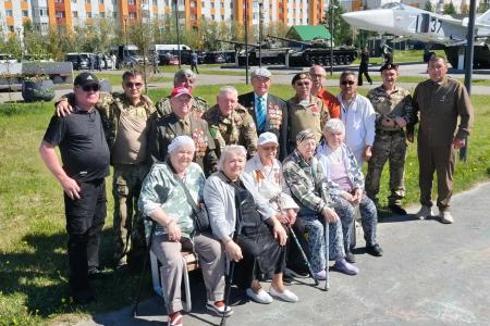 Ямальские коммунисты возложили цветы к мемориалам погибших советских воинов