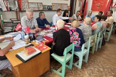 Владимир Исаков провел приём населения в Мещовском районе Калужской области