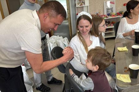 «Чужих детей не бывает»: ульяновские коммунисты поздравили воспитанников детских домов с 1 июня