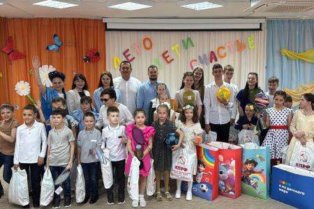 «Чужих детей не бывает»: ульяновские коммунисты поздравили воспитанников детских домов с 1 июня