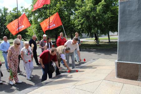 Знамя Щорса в наших руках! Коммунисты Брянщины отметили 131-летие легендарного начдива