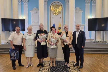 Рязань. Депутаты-коммунисты поздравили хранителей искусства