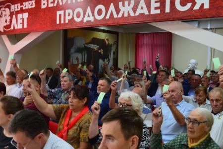 Коммунисты Алтайского края выдвинули кандидатов в Законодательное Собрание и приняли обращение в связи с топливным кризисом в стране