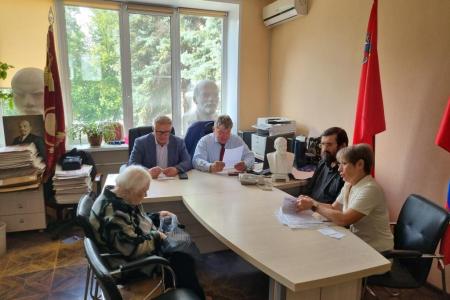 Руководитель фракции КПРФ в Мособлдуме Александр Наумов провел прием граждан в Раменском