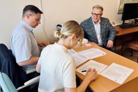 Подмосковные коммунисты сдали документы для регистрации в ИКМО