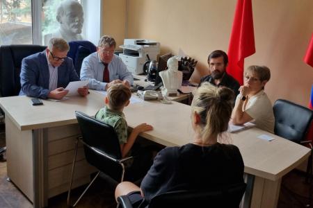 Руководитель фракции КПРФ в Мособлдуме Александр Наумов провел прием граждан в Раменском