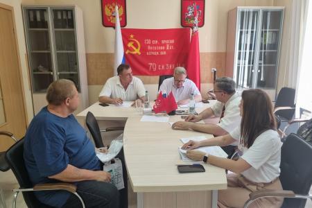 Руководитель фракции КПРФ в Мособлдуме Александр Наумов провел прием граждан в Ступино