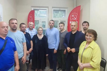 Подмосковные коммунисты в рабочем строю!