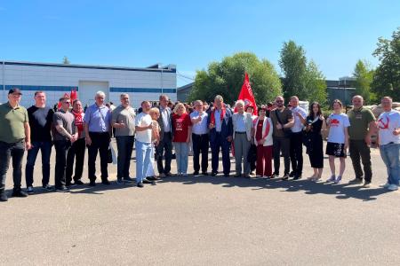 Руководитель фракции КПРФ в Мособлдуме Александр Наумов принял участие в отправке 157-го гуманитарного конвоя от КПРФ на СВО