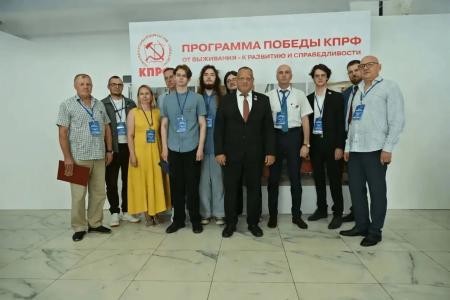 Подмосковные коммунисты в рабочем строю!