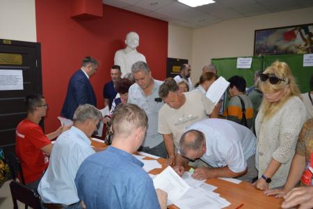 Коммунисты Алтайского края выдвинули кандидатов в Законодательное Собрание и приняли обращение в связи с топливным кризисом в стране